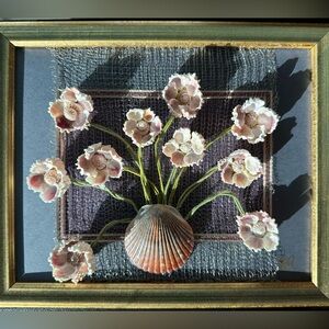 3D seashell flower bouquet.